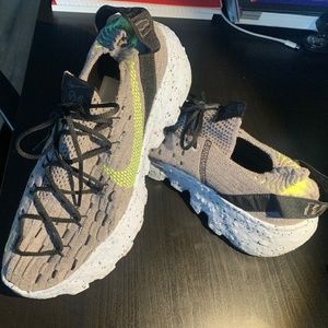 Mens Size 10 hippie Nike exclusive release shoes